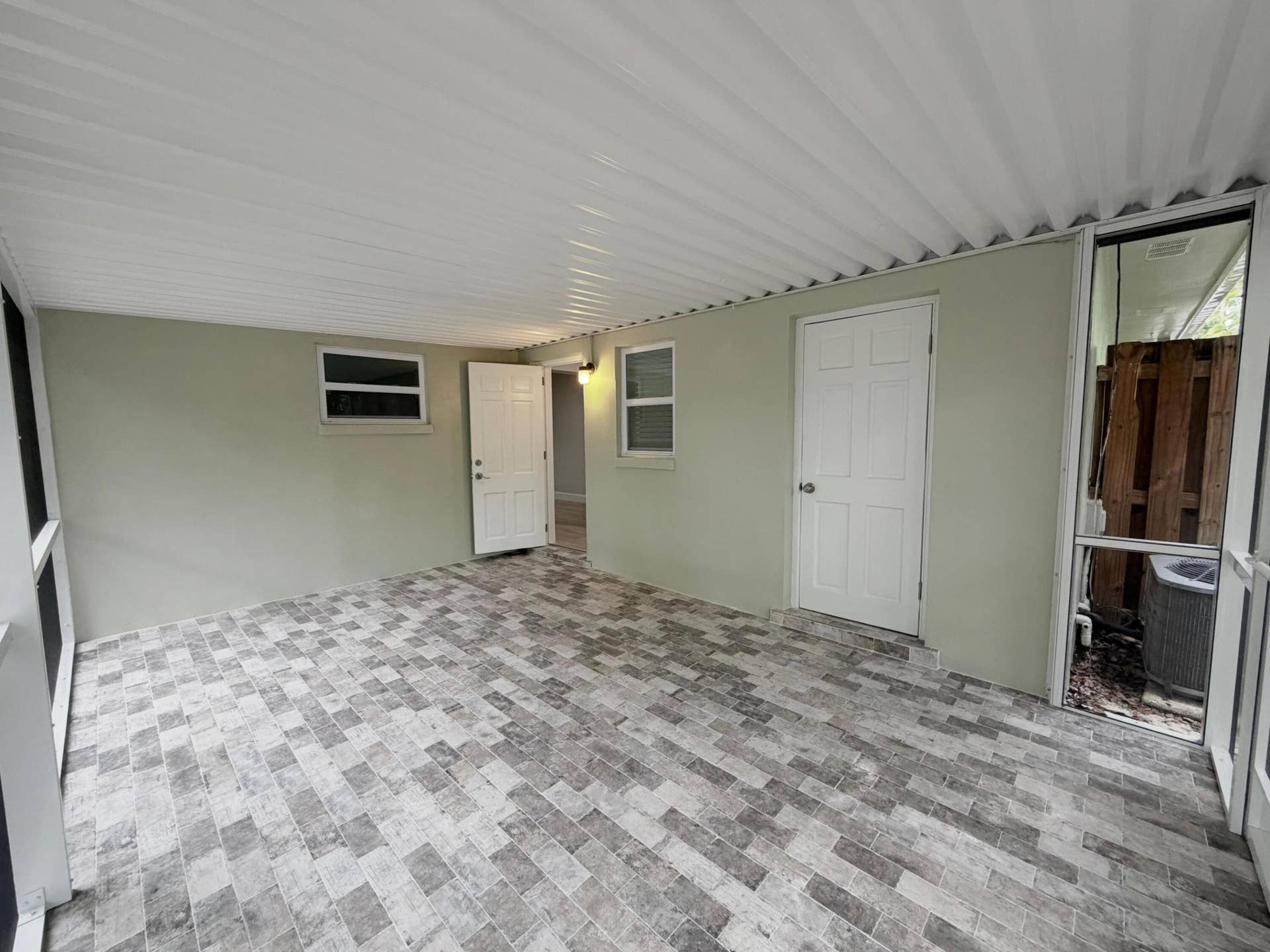 2018 S Waterway Drive, North Palm Beach, FL 33408 WhatsApp Image 2026-10-01 at 18.20.23 (1