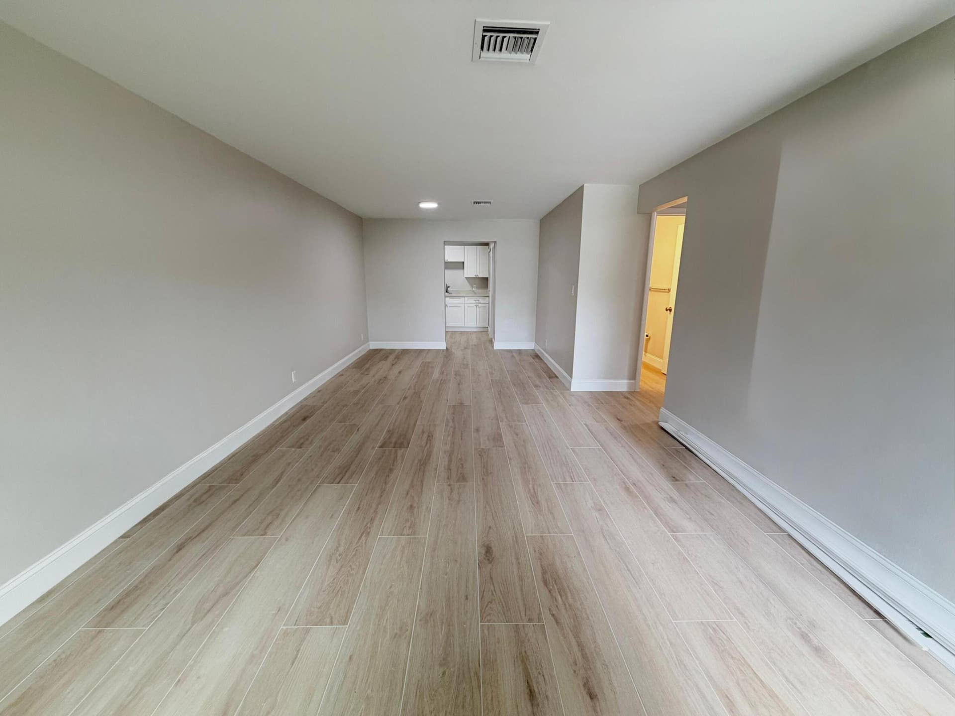 2018 S Waterway Drive, North Palm Beach, FL 33408 WhatsApp Image 2026-10-01 at 18.20.23 (2
