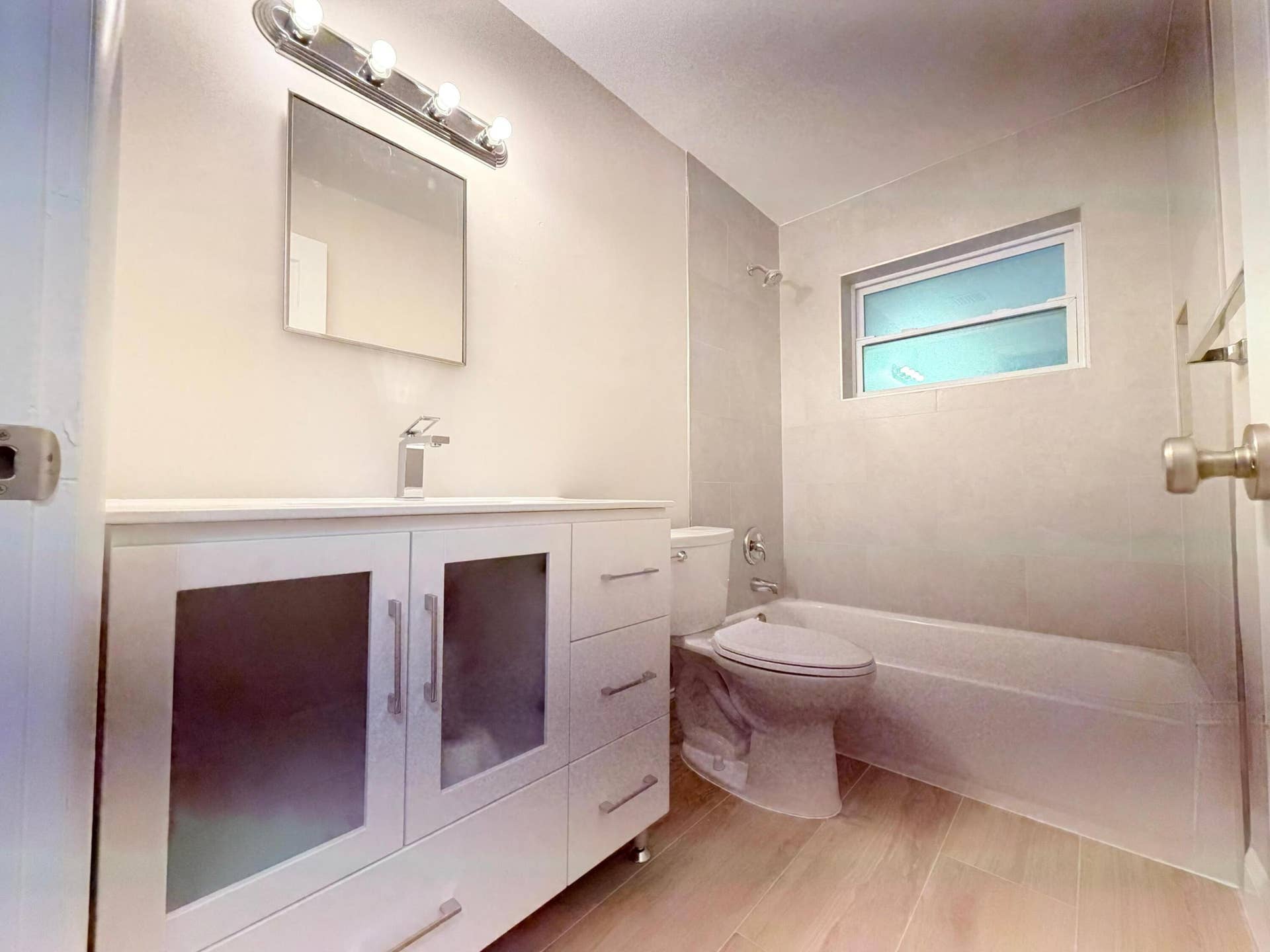 2018 S Waterway Drive, North Palm Beach, FL 33408 WhatsApp Image 2026-10-01 at 18.20.23 (8