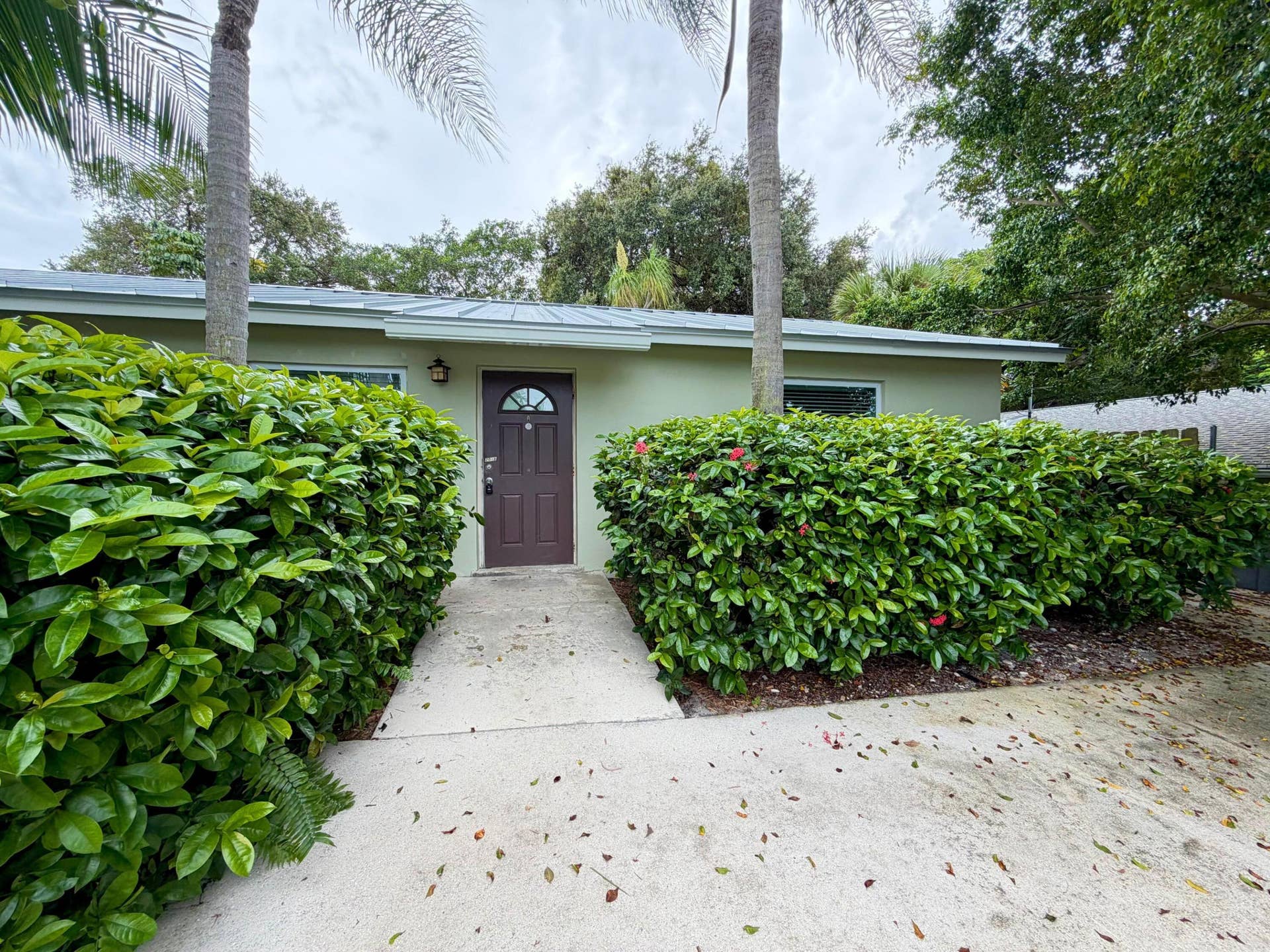 2018 S Waterway Drive, North Palm Beach, FL 33408 WhatsApp Image 2026-10-01 at 18.20.21
