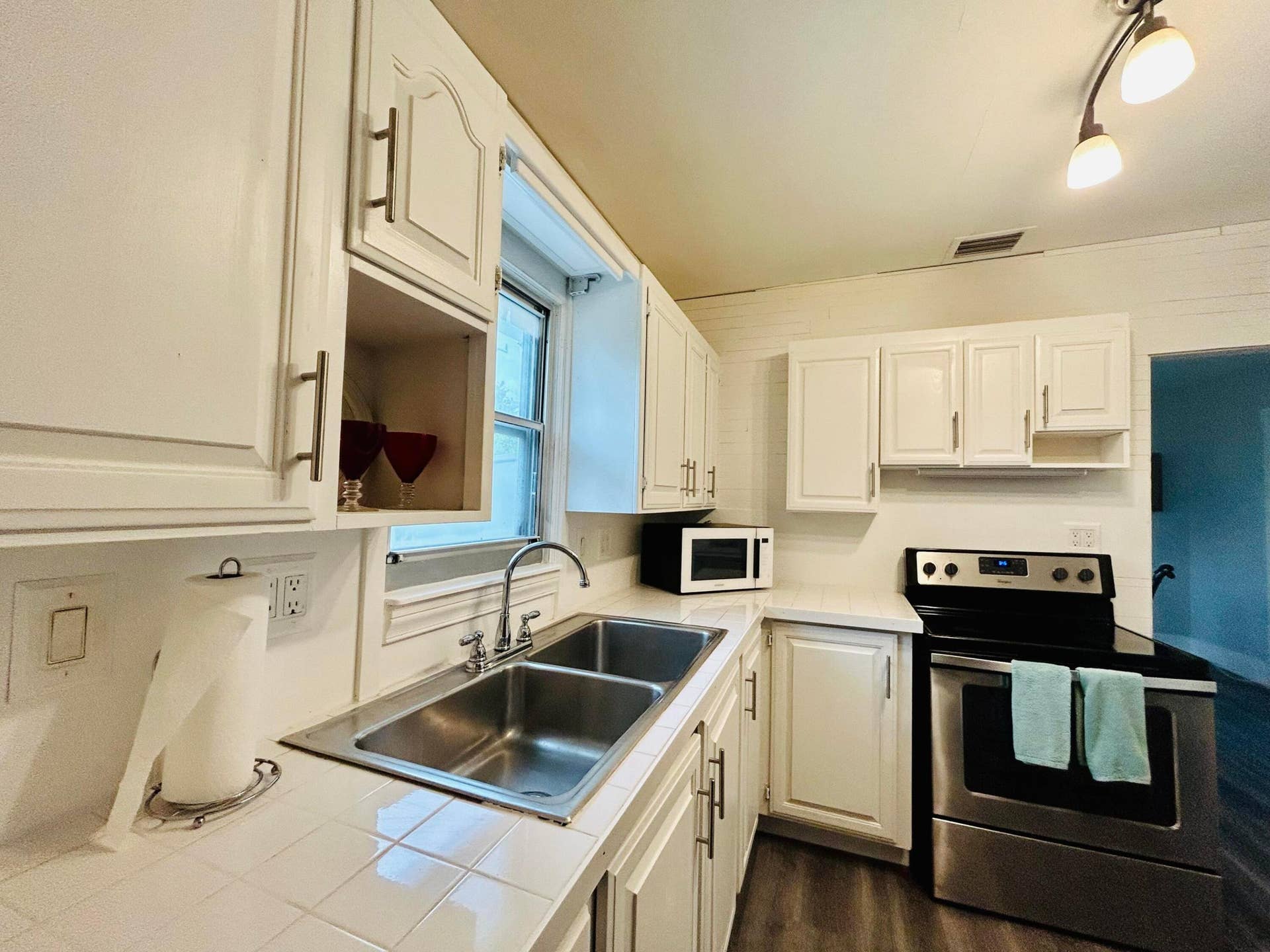 520 Hampton Road, West Palm Beach, West Palm Beach, FL 33405 Kitchen(1)
