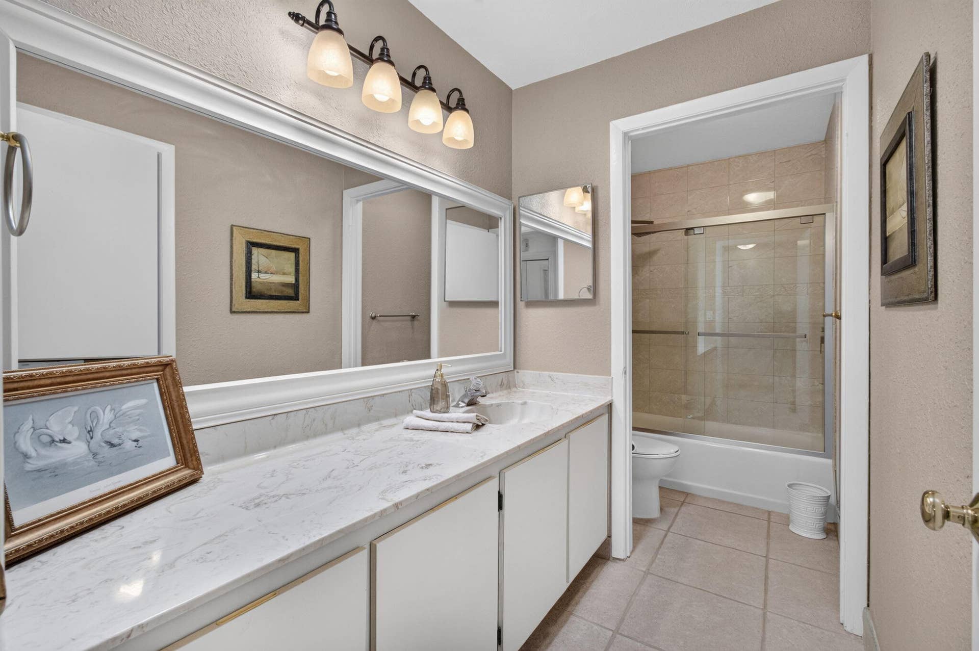 Large Vanity with Tub