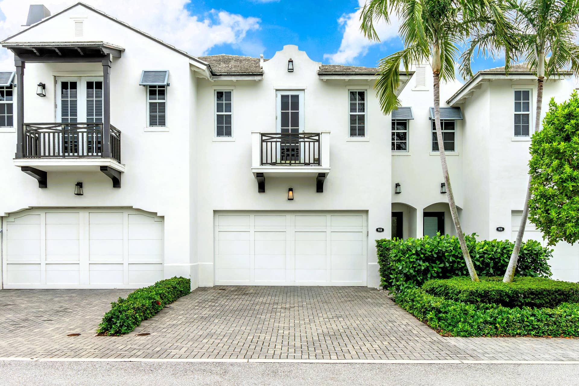918 St George Boulevard, Delray Beach, FL 33483 Bermuda style architecture