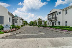 918 St George Boulevard, Delray Beach, FL 33483 Private Entry road