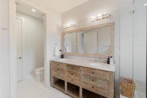 918 St George Boulevard, Delray Beach, FL 33483 Dual sinks