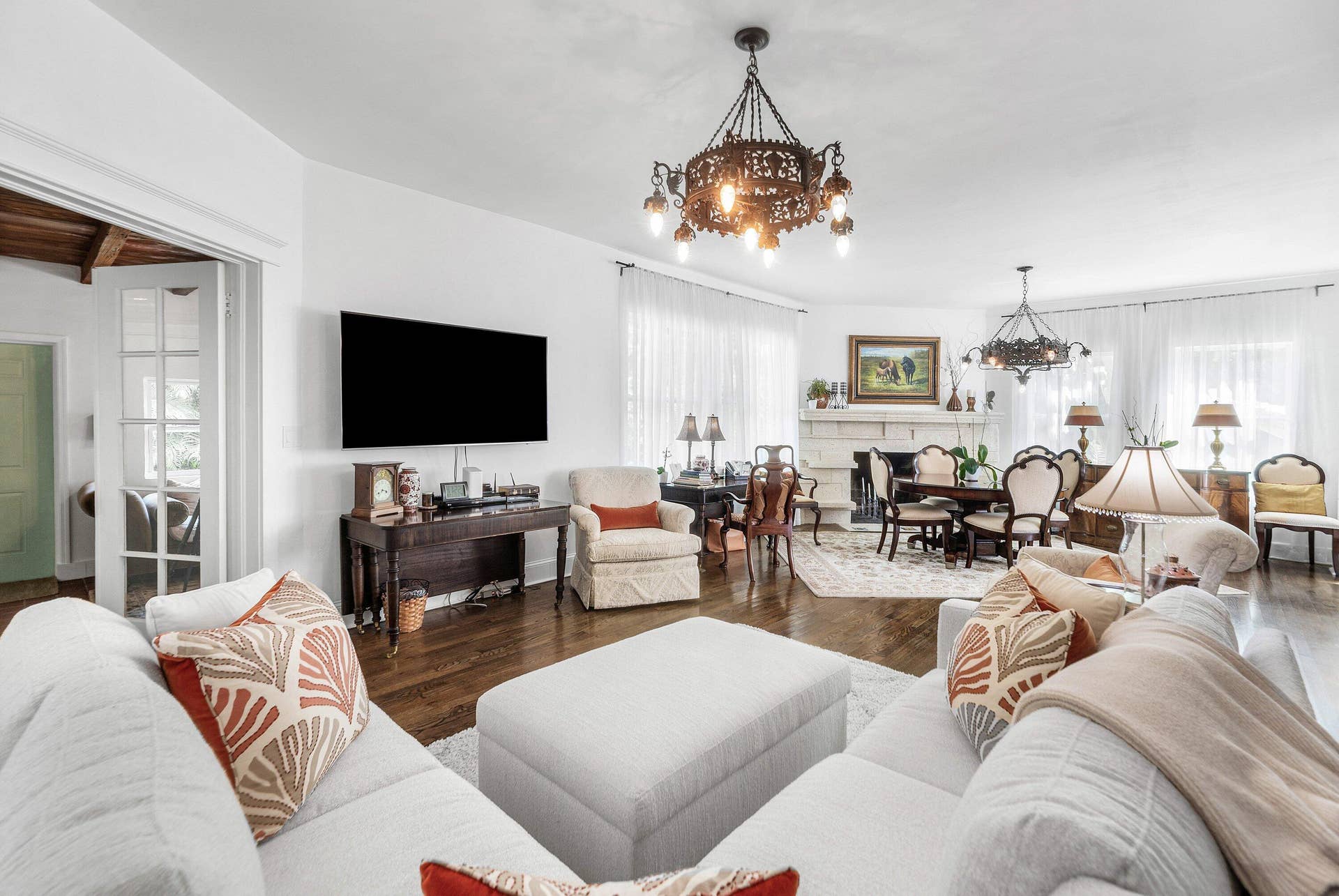 Open living area, to the family room.