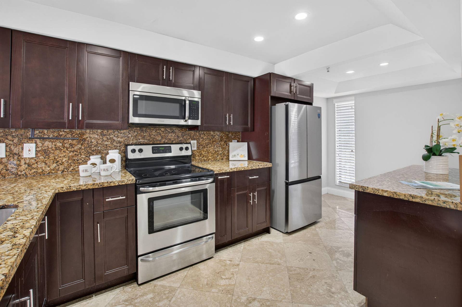 20 ROYAL PALM Way, #301, Boca Raton, FL 33432 The Kitchen