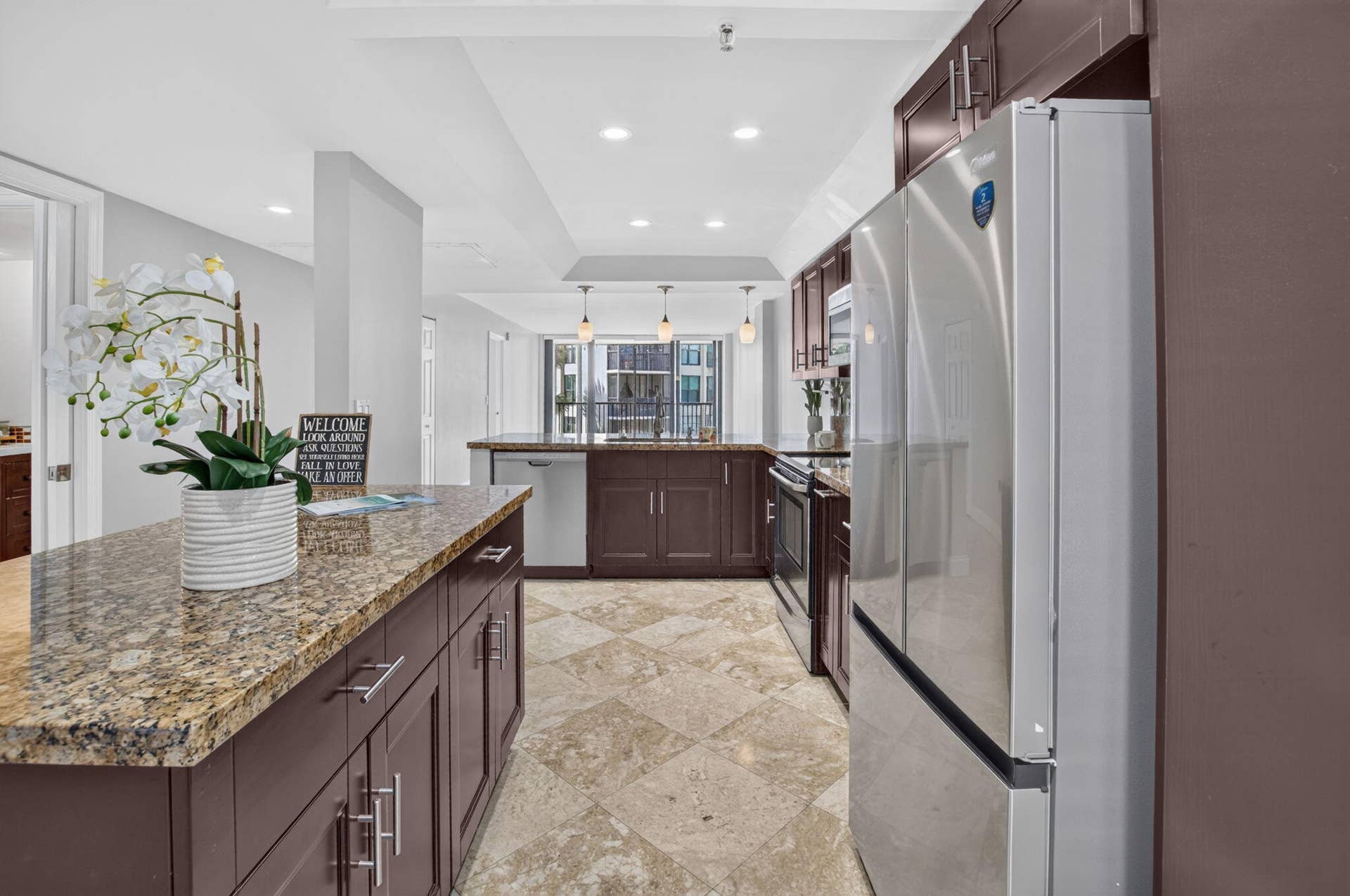 20 ROYAL PALM Way, #301, Boca Raton, FL 33432 The Kitchen