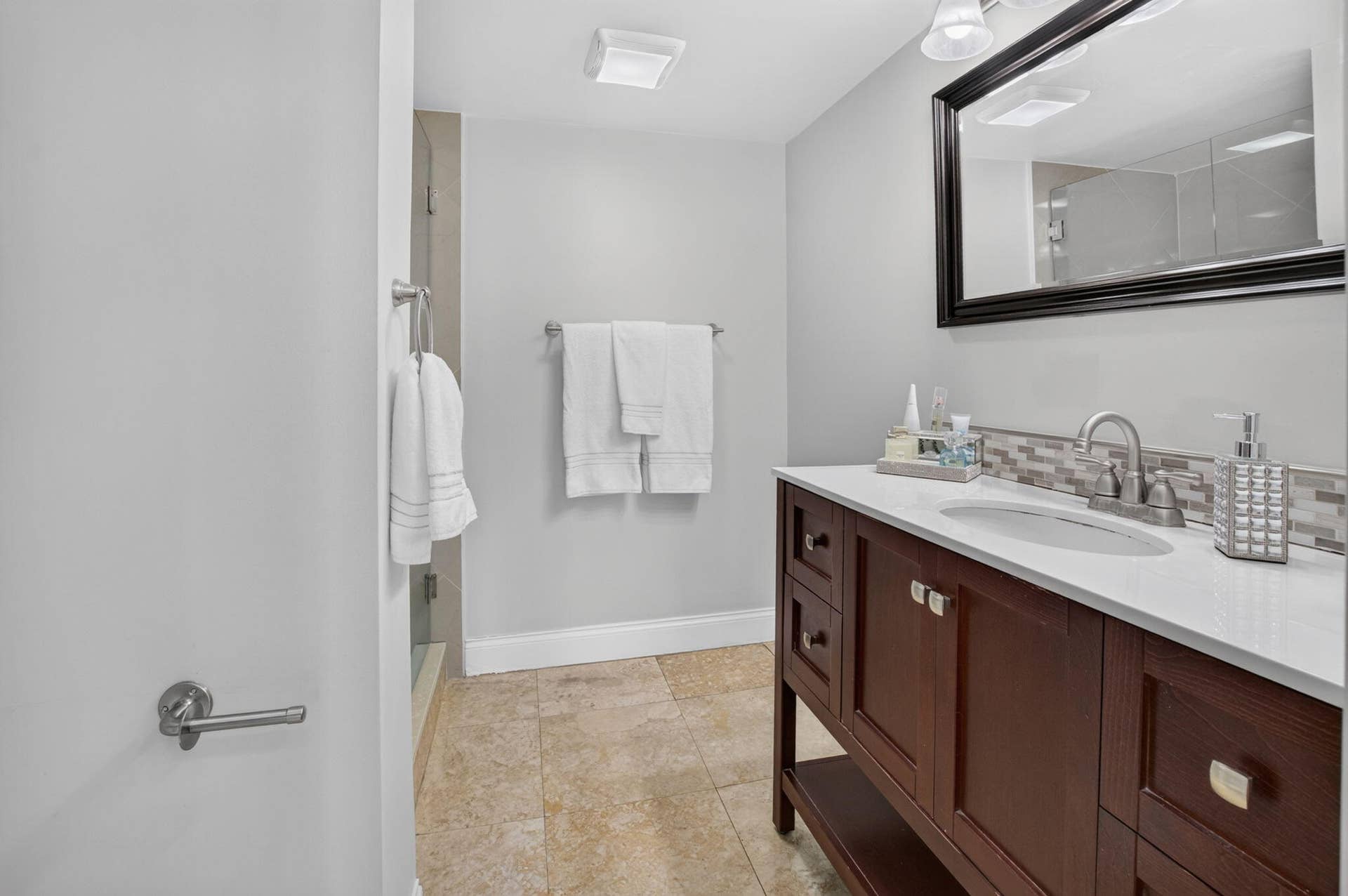 20 ROYAL PALM Way, #301, Boca Raton, FL 33432 Primary Bathroom