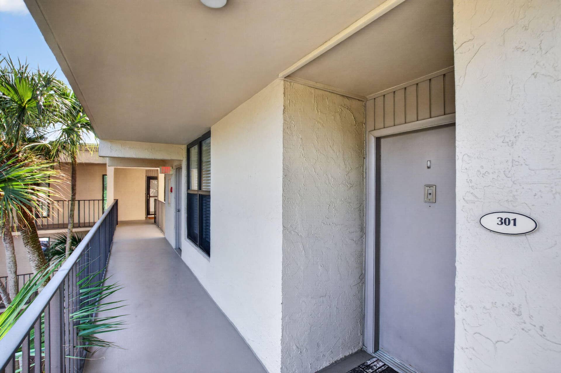 20 ROYAL PALM Way, #301, Boca Raton, FL 33432 Third Floor Residence