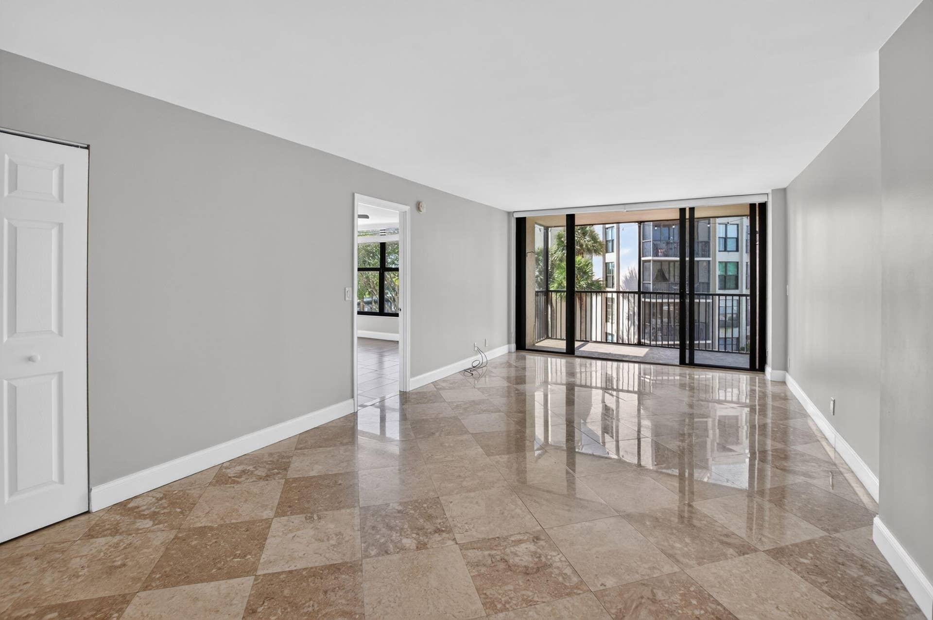 20 ROYAL PALM Way, #301, Boca Raton, FL 33432 Dining and Living Room Area