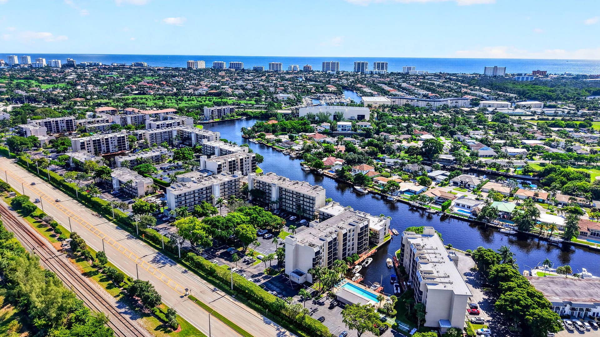 20 ROYAL PALM Way, #301, Boca Raton, FL 33432 Boating and Beach Lifestyle