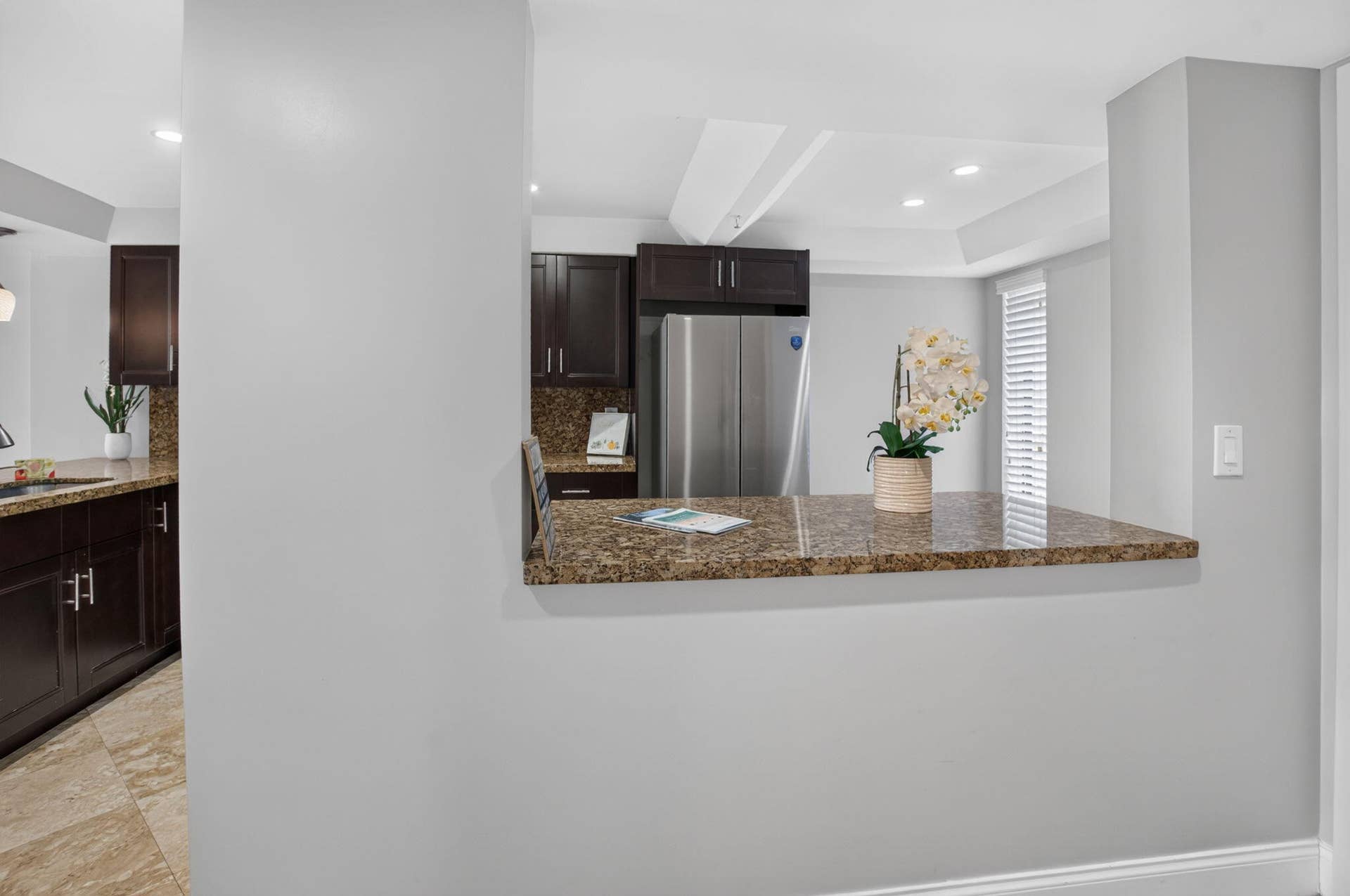 20 ROYAL PALM Way, #301, Boca Raton, FL 33432 The Foyer