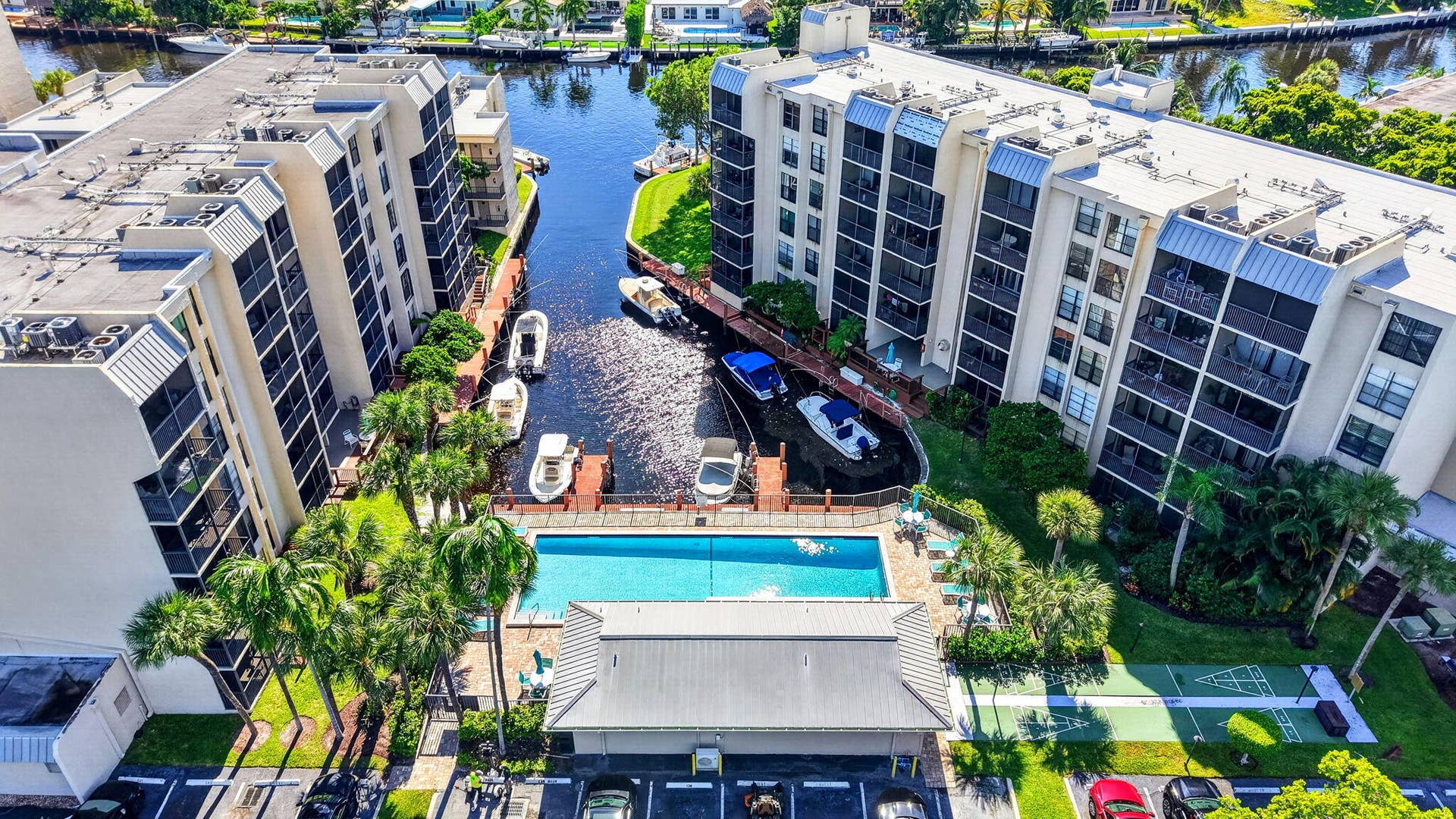 Boca Bayou Waterfront Pool
