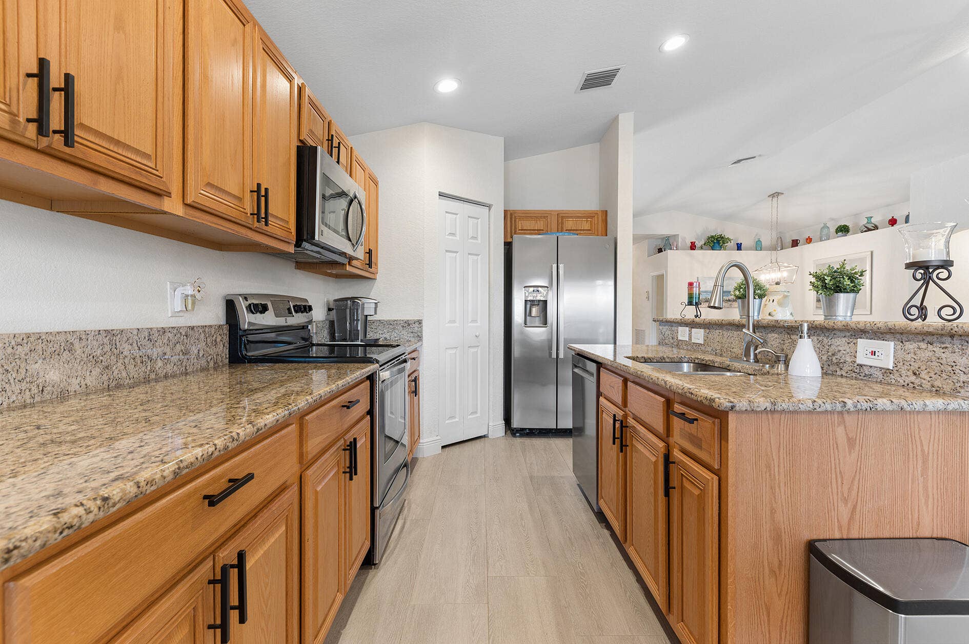 12142 Roma Road, Boynton Beach, FL 33437 KITCHEN