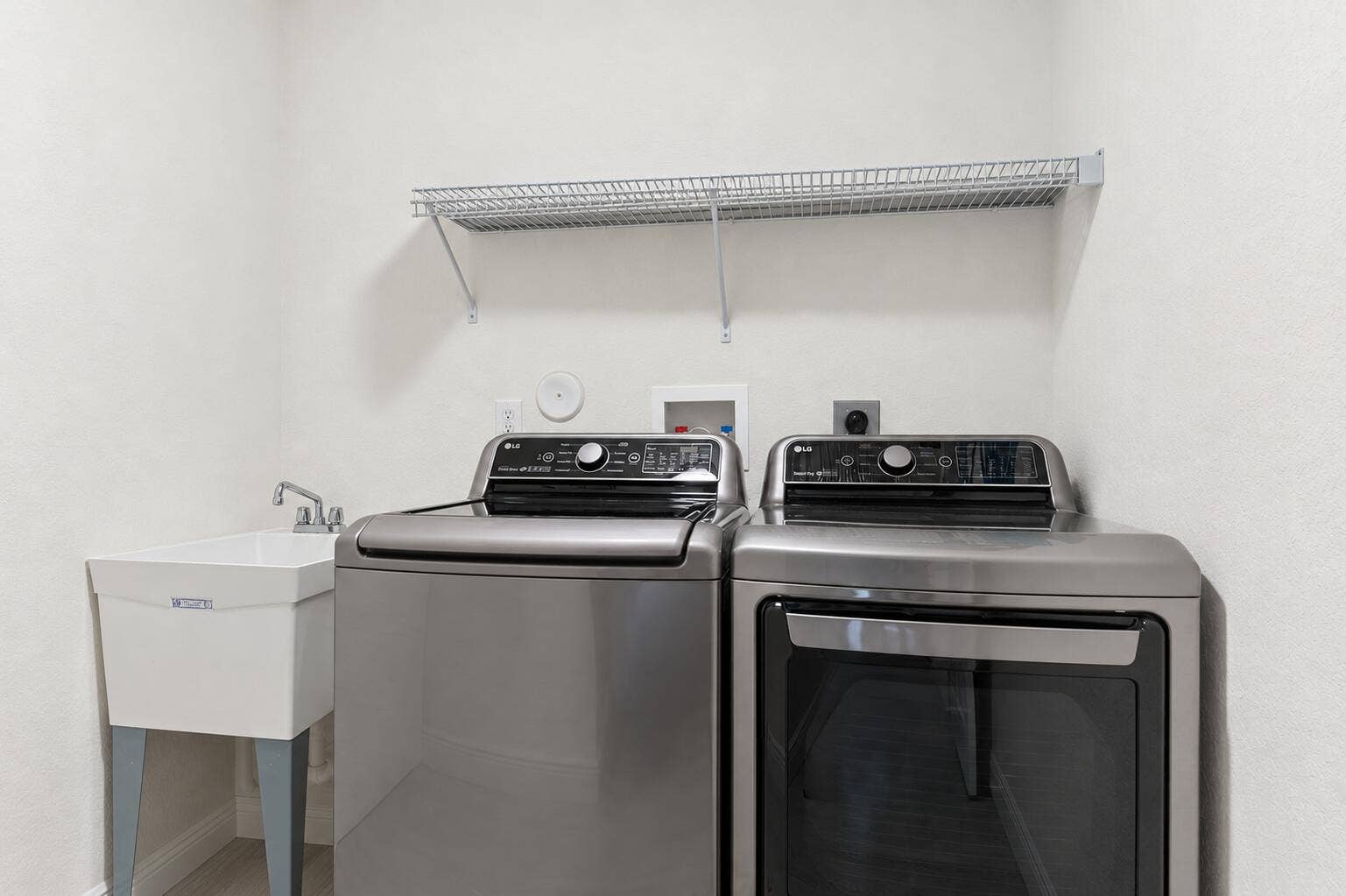 12142 Roma Road, Boynton Beach, FL 33437 WASHER & DRYER