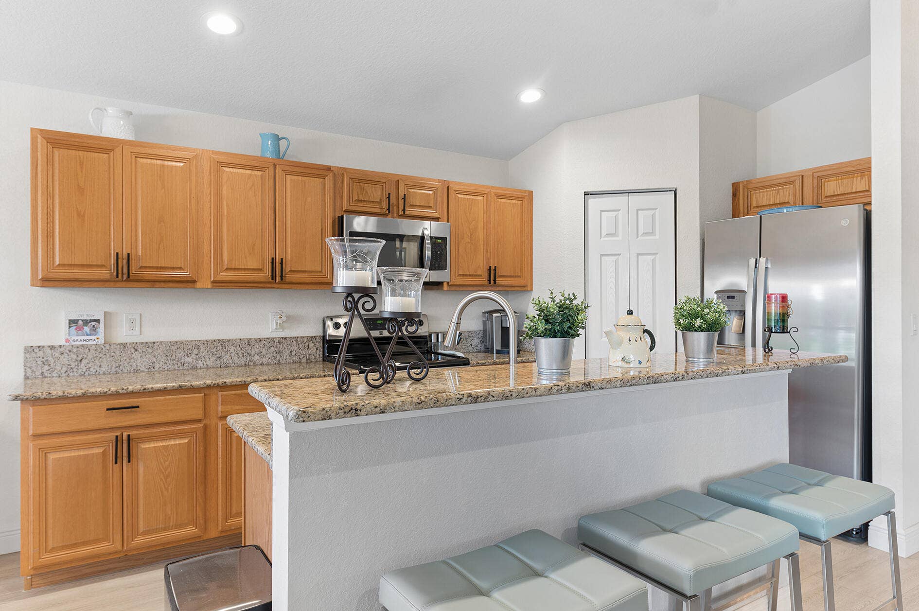 12142 Roma Road, Boynton Beach, FL 33437 GRANITE COUNTERS