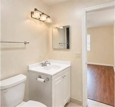 227 CASTLEWOOD Drive, #207, North Palm Beach, FL 33408 06_white_vanity_bathroom