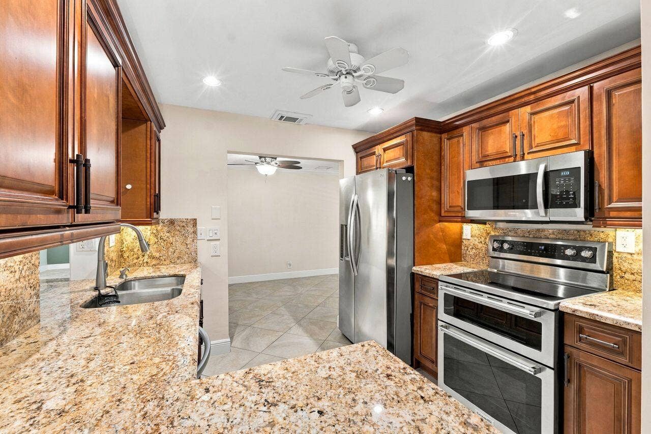 1707 SW 18th Street, Boynton Beach, FL 33426 Custom designed kitchen
