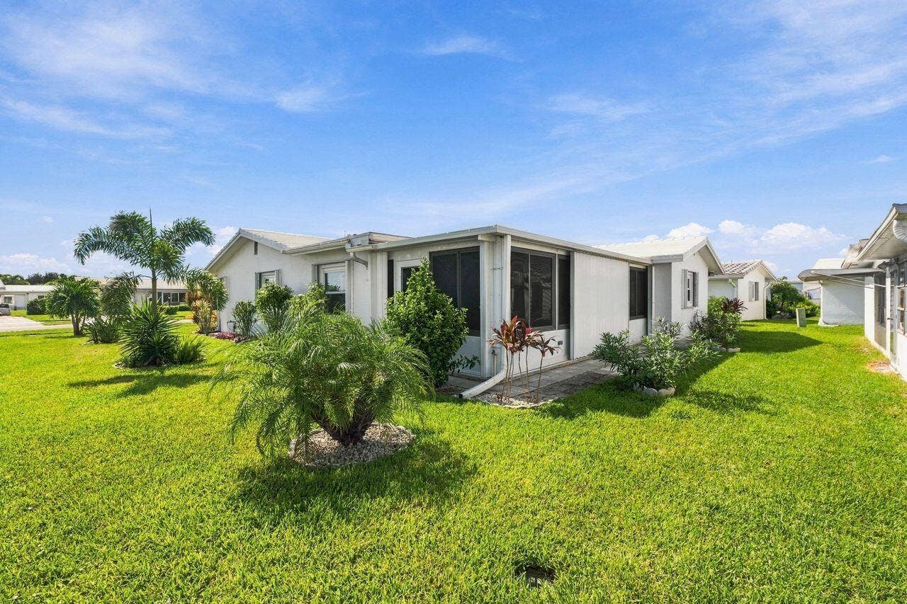 1707 SW 18th Street, Boynton Beach, FL 33426 Landscaping around the house