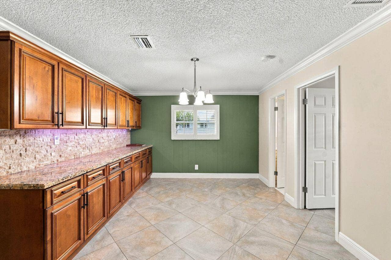 1707 SW 18th Street, Boynton Beach, FL 33426 Spacious and bright with tons of storage, including a pantry