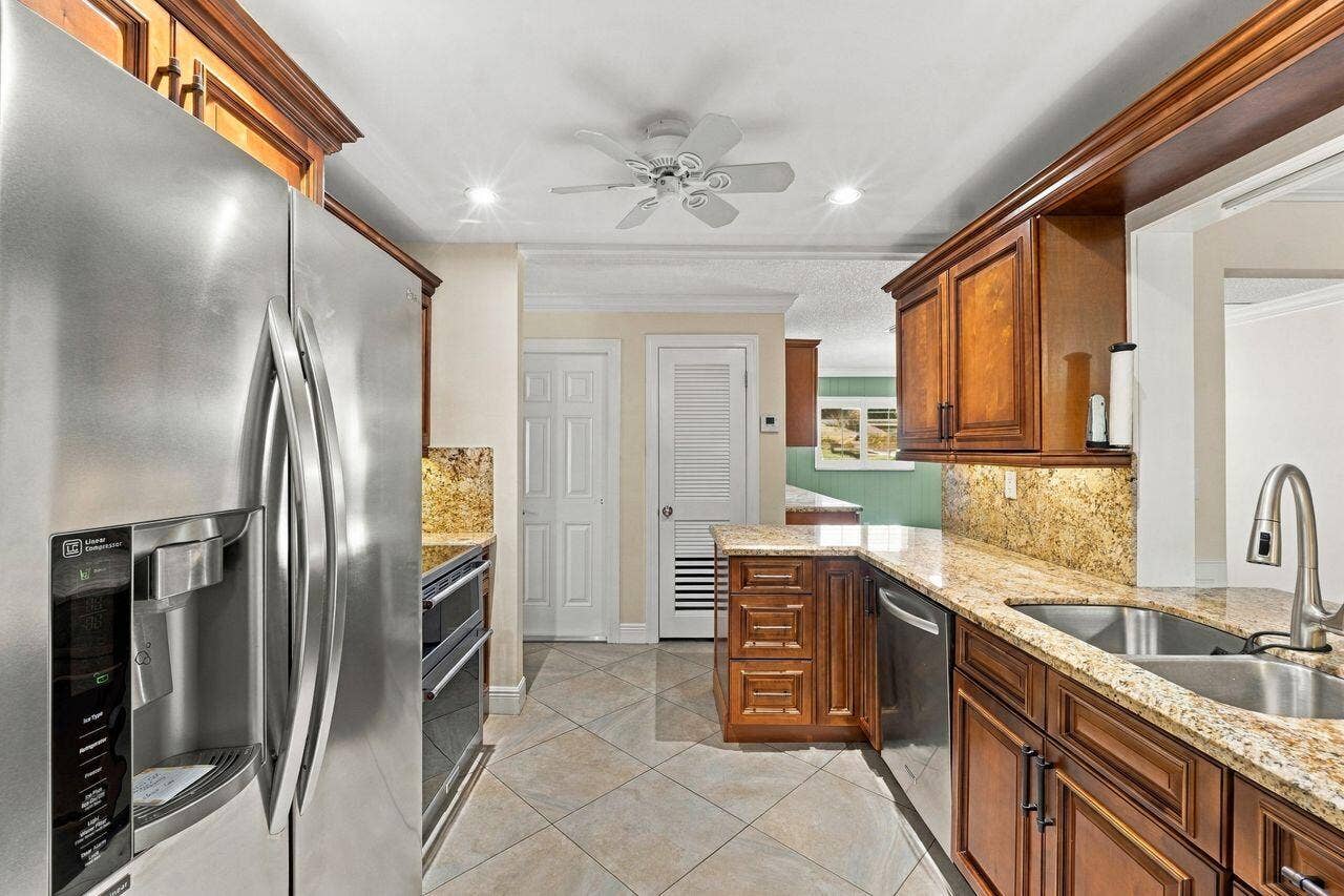 1707 SW 18th Street, Boynton Beach, FL 33426 Gorgeous custom kitchen with wood cabinets, granite and stainless appliances