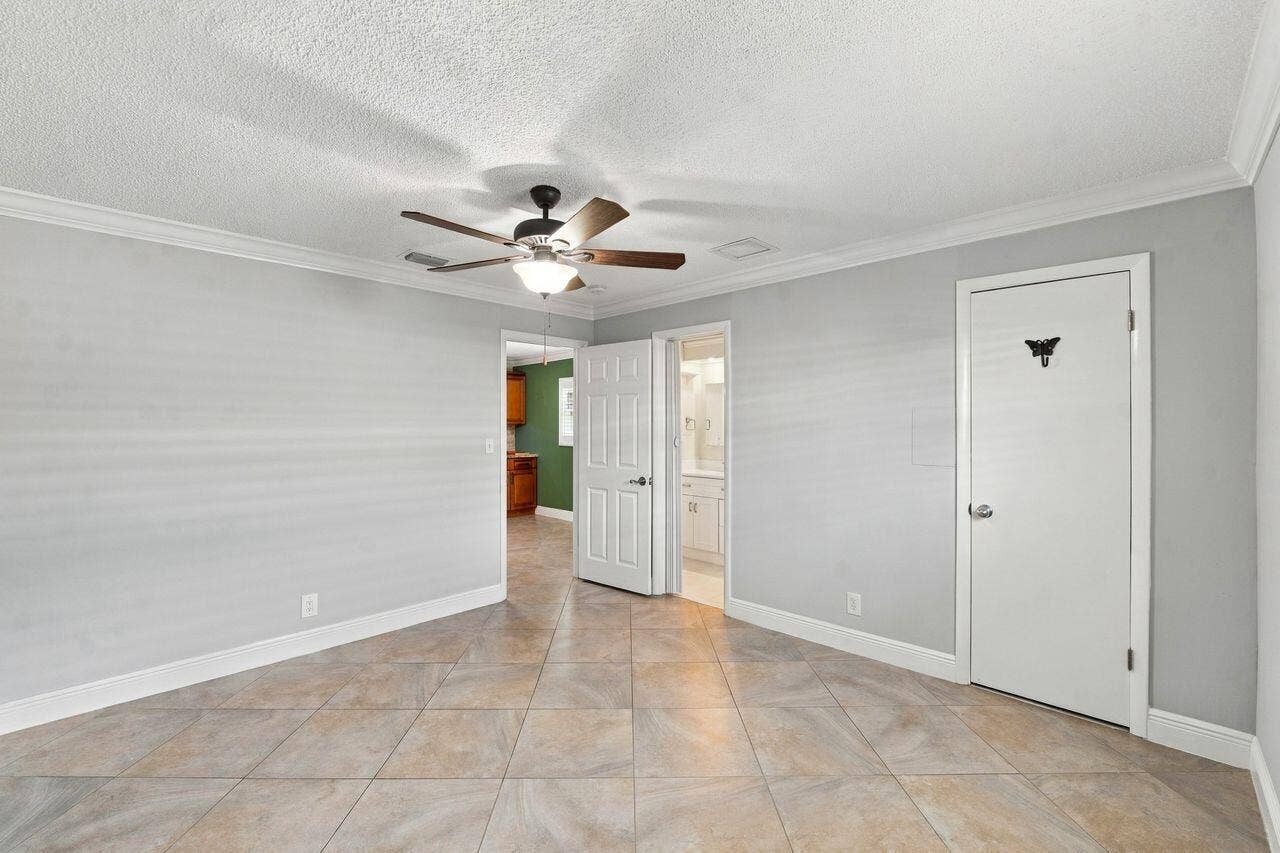 1707 SW 18th Street, Boynton Beach, FL 33426 Light and bright bedroom