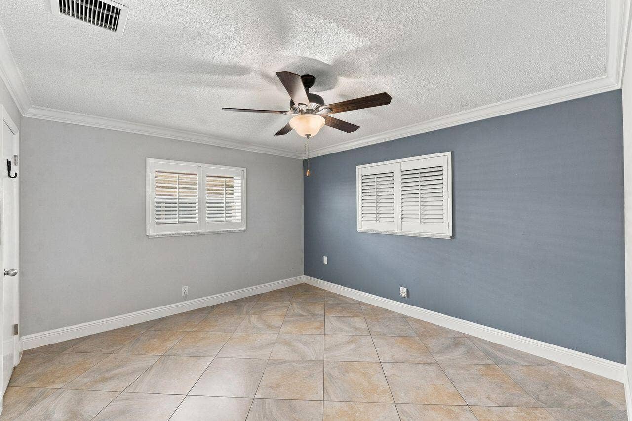 1707 SW 18th Street, Boynton Beach, FL 33426 Nice sized 2nd bedroom with ensuite bathroom