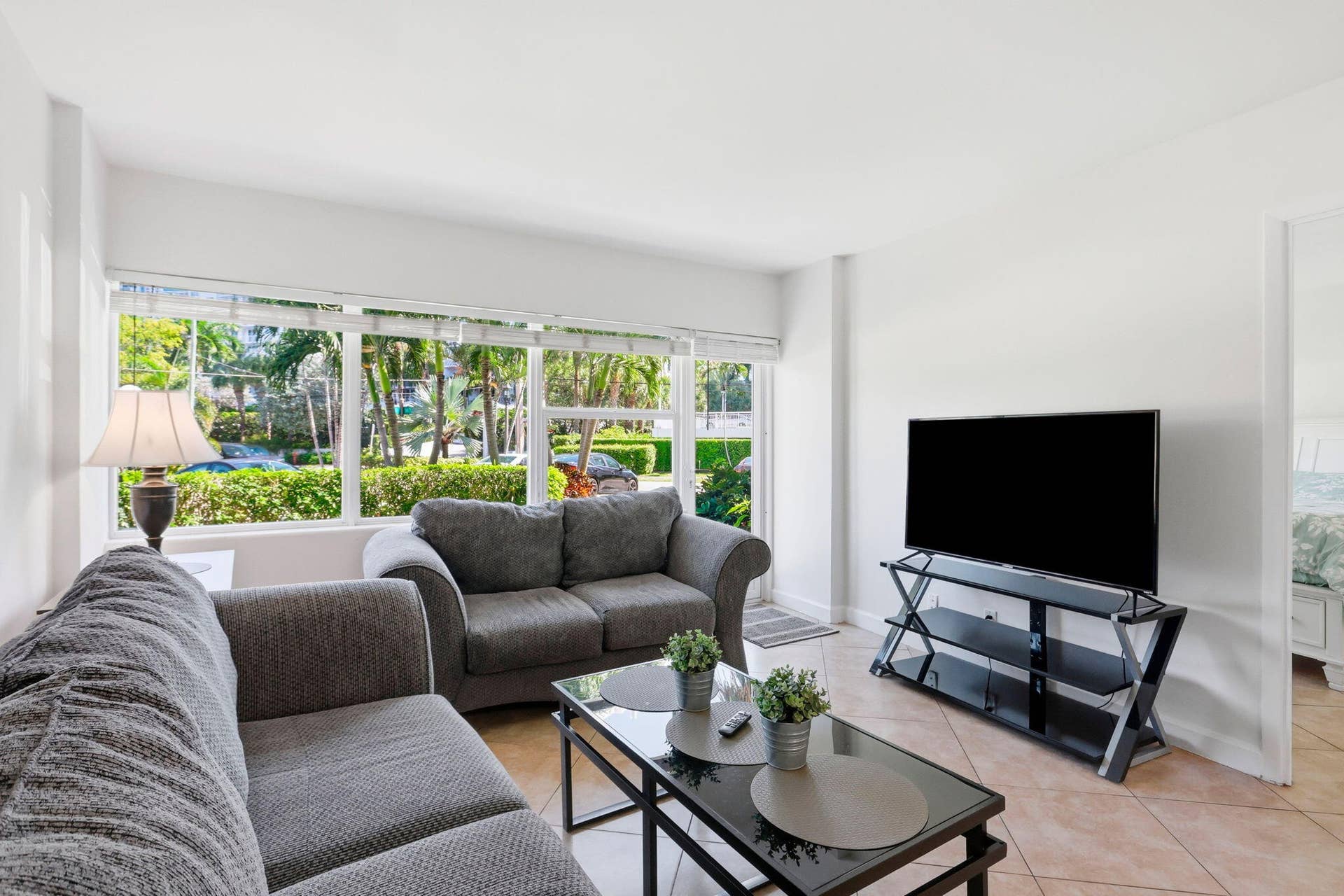 2-web-or-mls-002_0E2A1801_with_tv