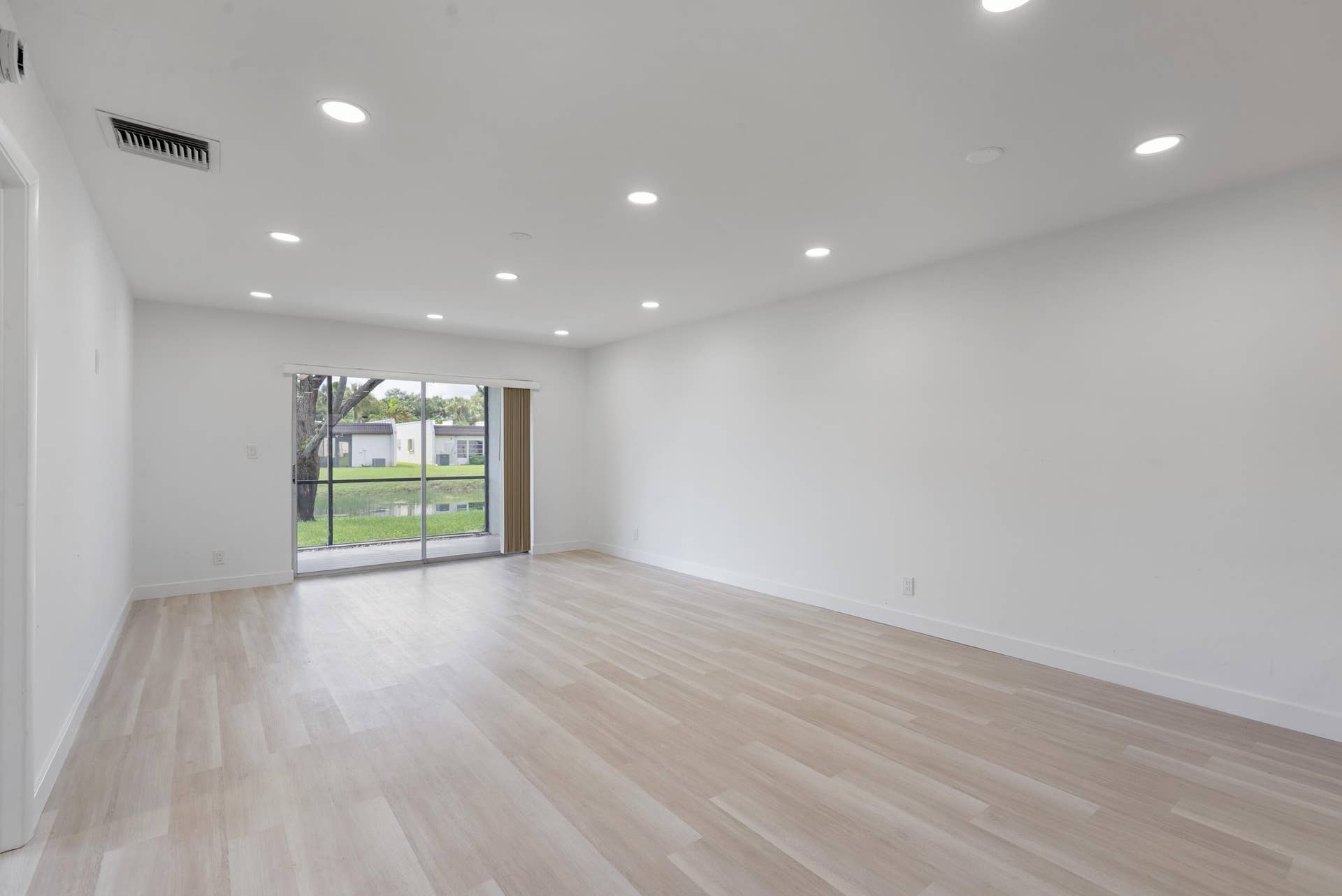 Spacious Living room