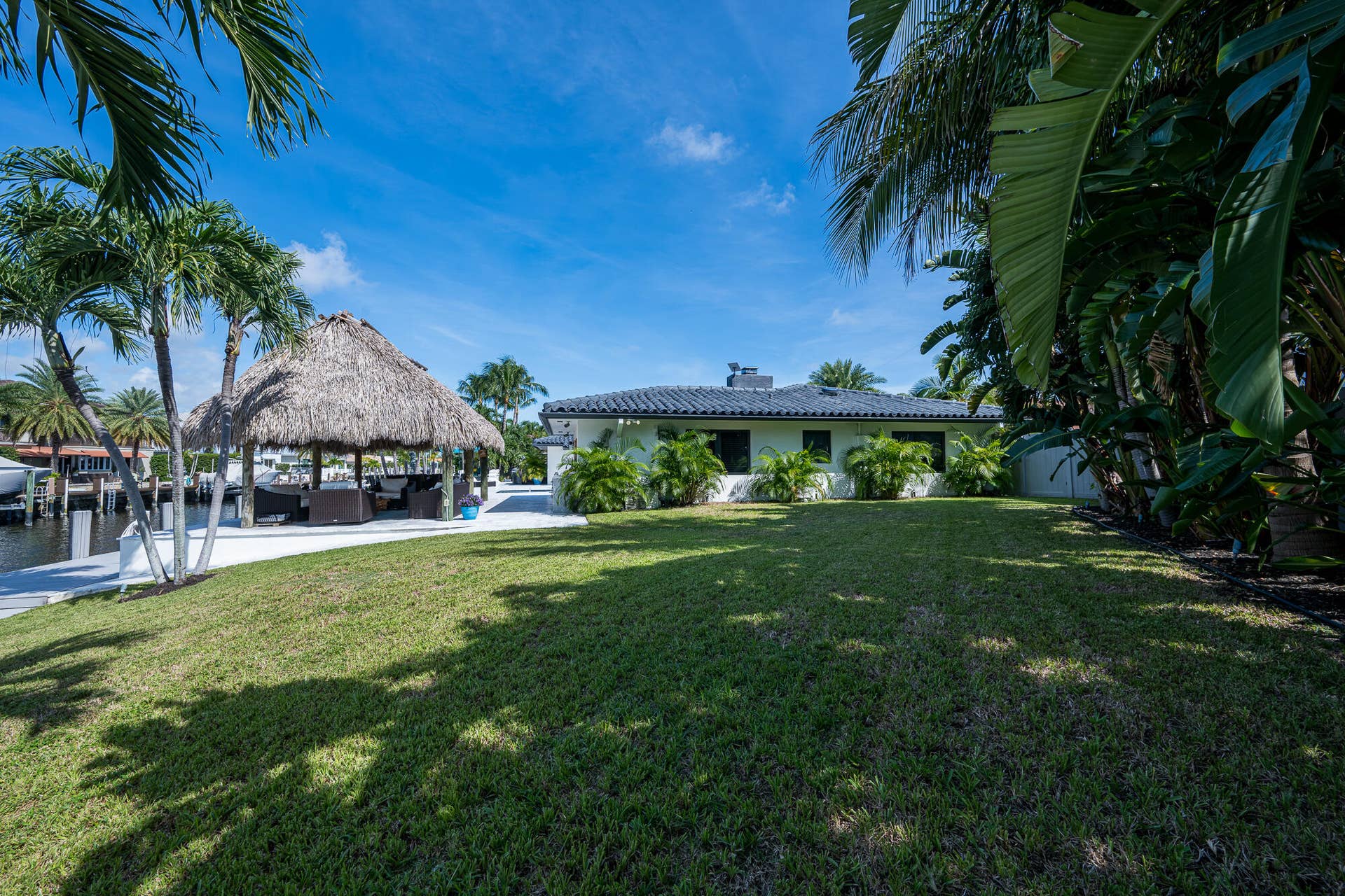 3711 NE 28TH Avenue, Lighthouse Point, FL 33064 Side Yard