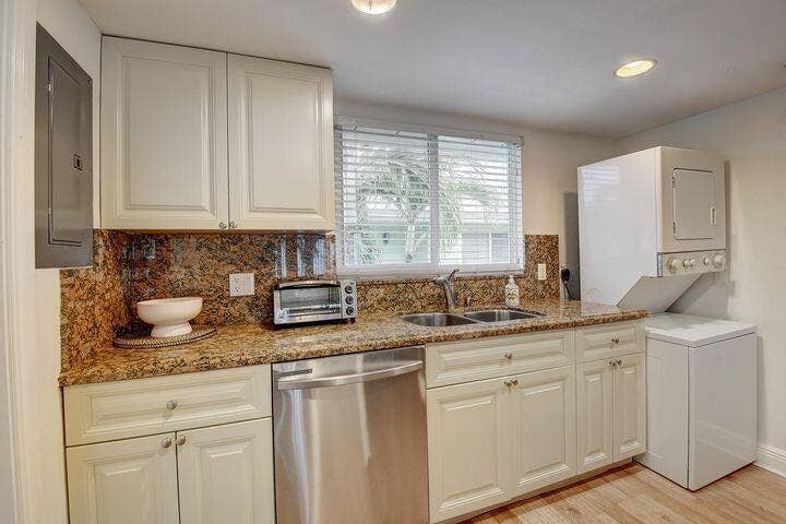 Unit 4 Kitchen