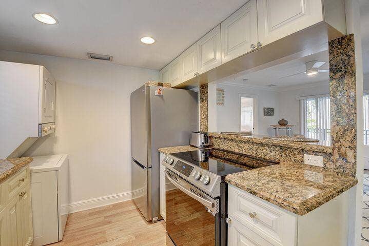 Unit 4 Kitchen