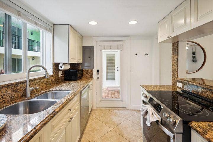 Unit 1 Kitchen