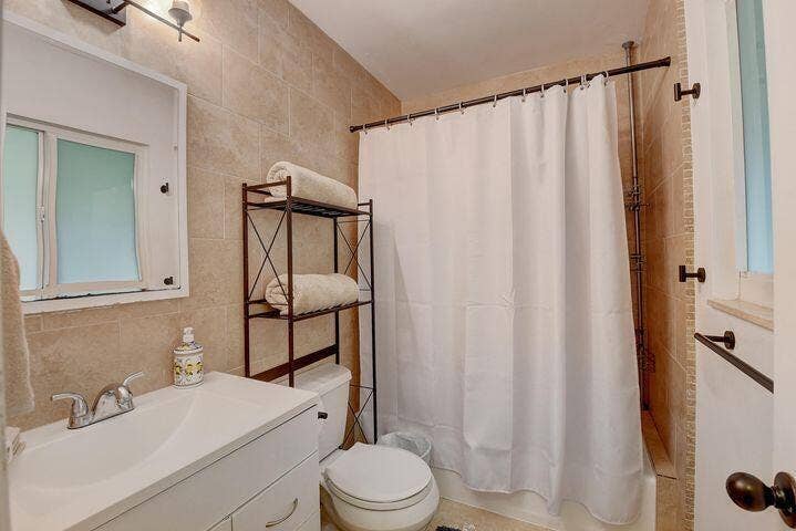 Unit 4 Bathroom