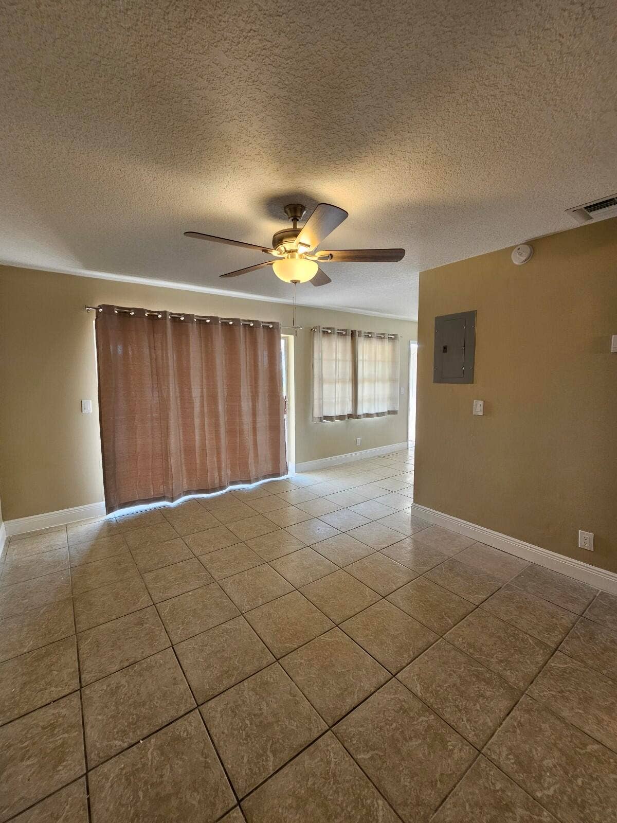 1200 W BLUE HERON Boulevard, #8, Riviera Beach, Riviera Beach, FL 33404 20240425_102208_copy_1200x1600