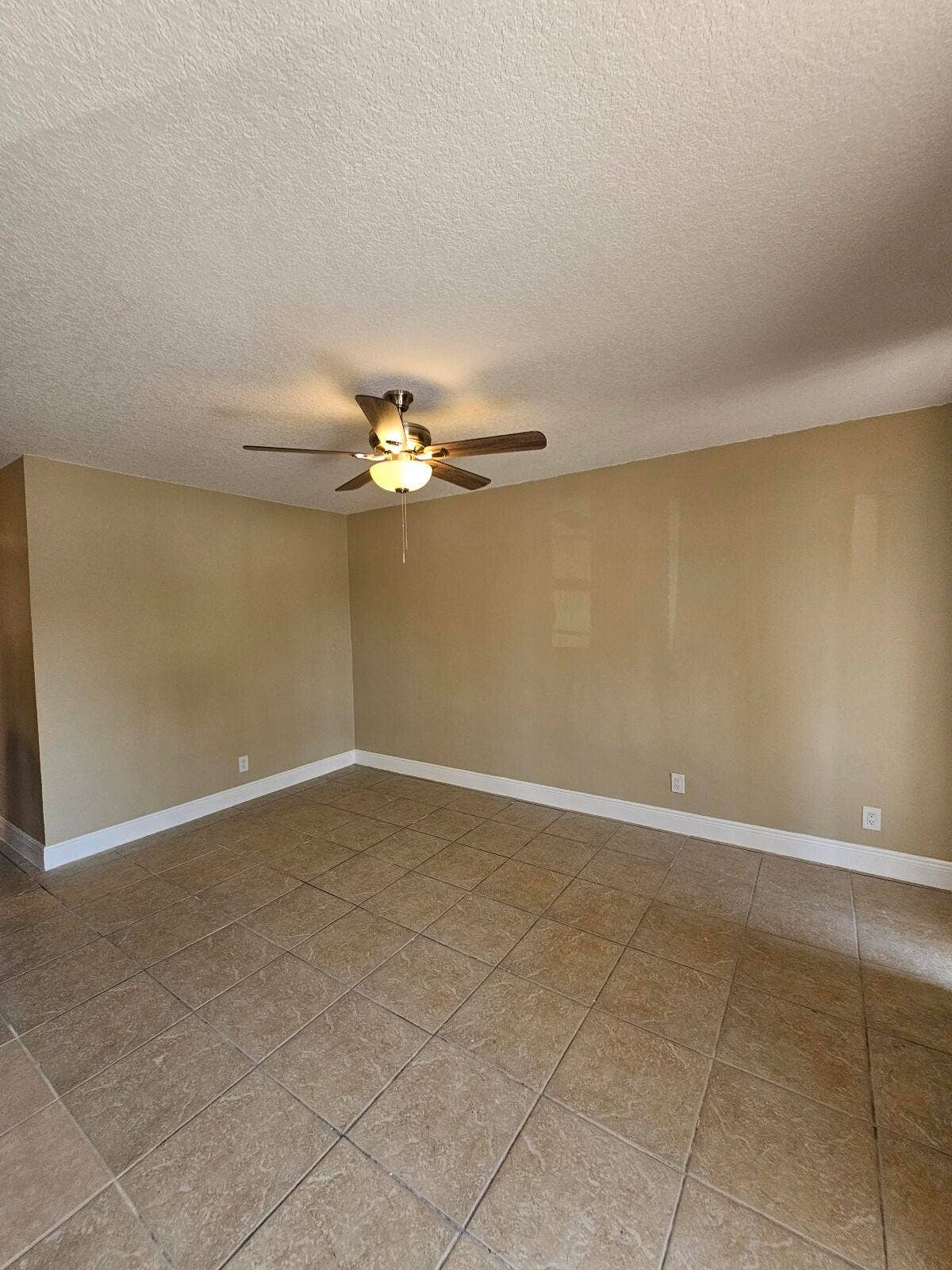 1200 W BLUE HERON Boulevard, #8, Riviera Beach, Riviera Beach, FL 33404 20240425_102113(0)_copy_1200x1600