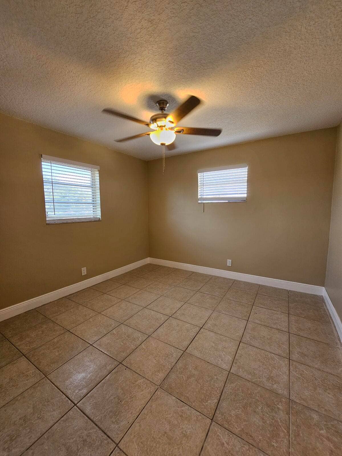 1200 W BLUE HERON Boulevard, #8, Riviera Beach, Riviera Beach, FL 33404 20240425_102244_copy_1200x1600