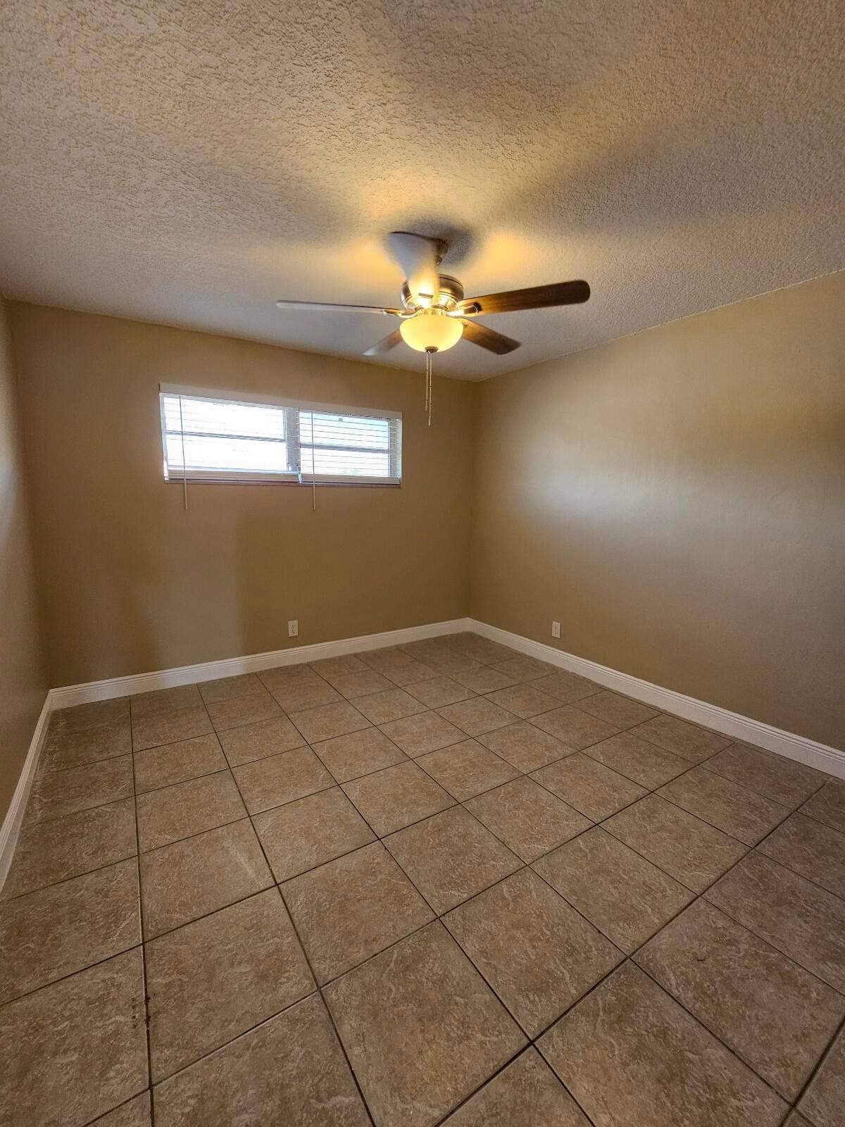 1200 W BLUE HERON Boulevard, #8, Riviera Beach, Riviera Beach, FL 33404 20240425_102227_copy_1200x1600
