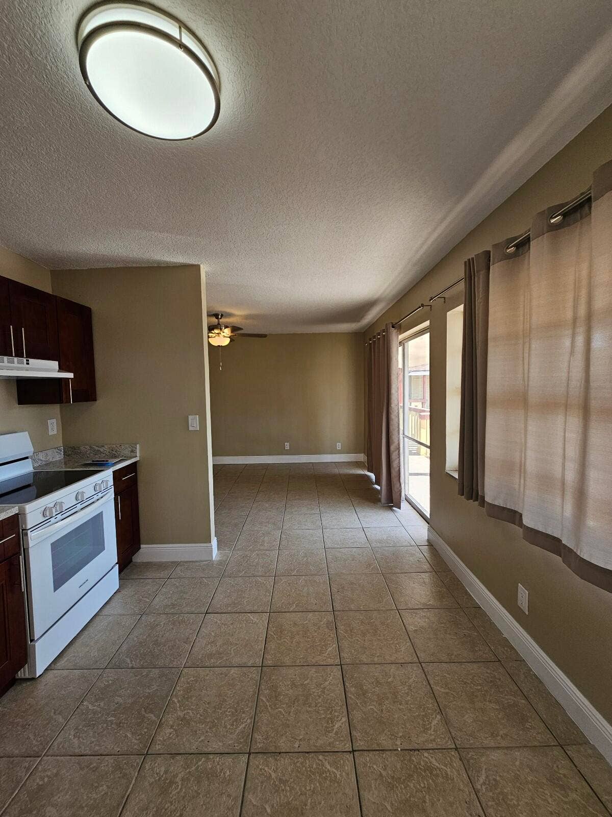 1200 W BLUE HERON Boulevard, #8, Riviera Beach, Riviera Beach, FL 33404 20240425_102108_copy_1200x1600