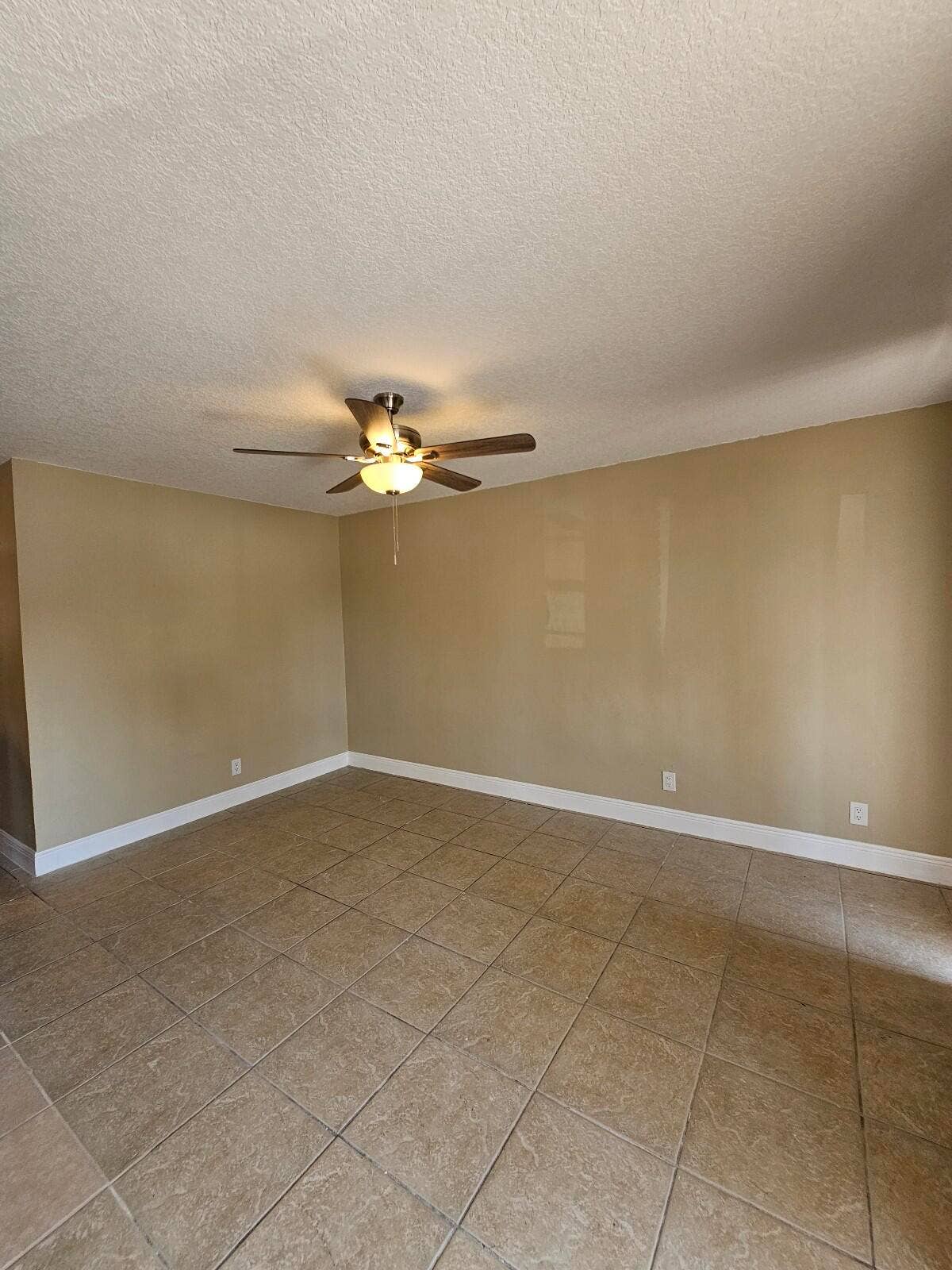 1200 W BLUE HERON Boulevard, #8, Riviera Beach, Riviera Beach, FL 33404 20240425_102113_copy_1200x1600