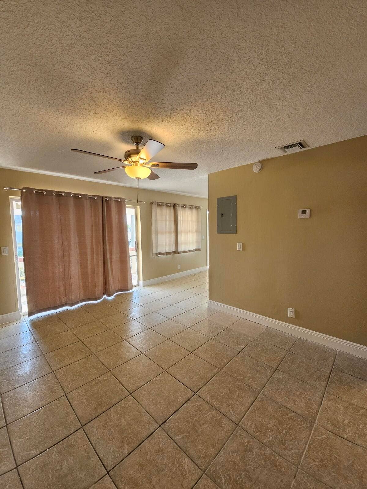 1200 W BLUE HERON Boulevard, #8, Riviera Beach, Riviera Beach, FL 33404 20240425_102146_copy_1200x1600