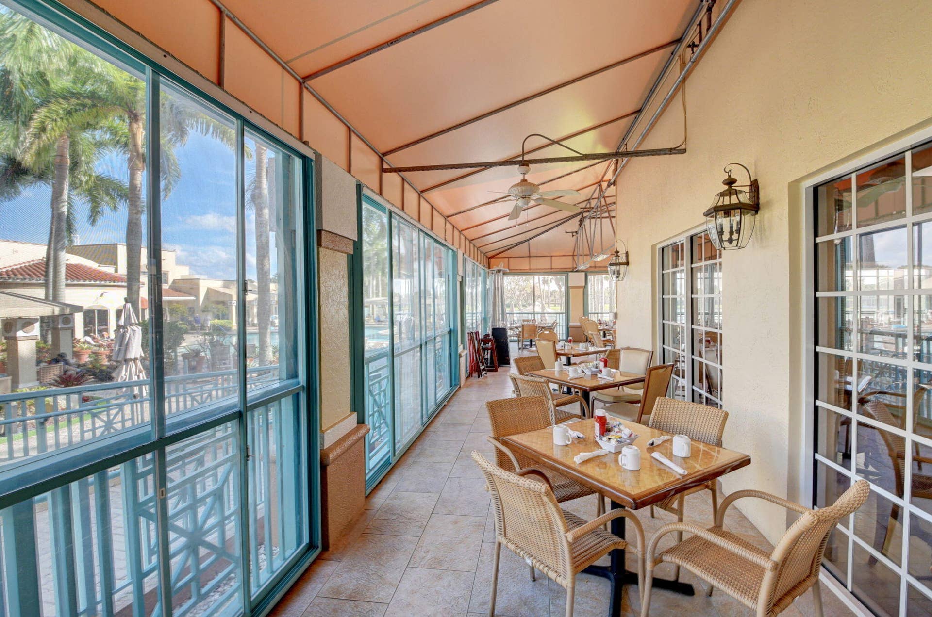 Coral Lakes Cafe