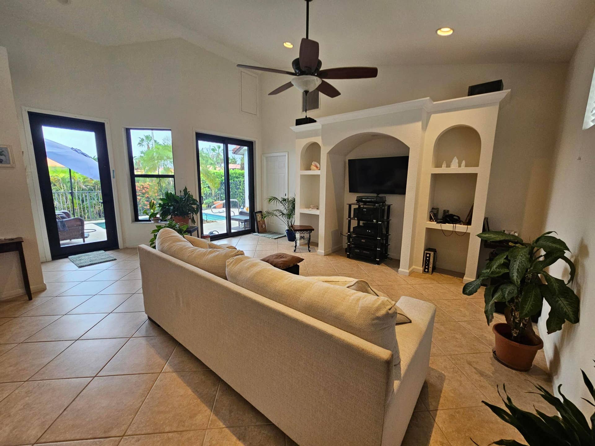 Living Room (7)