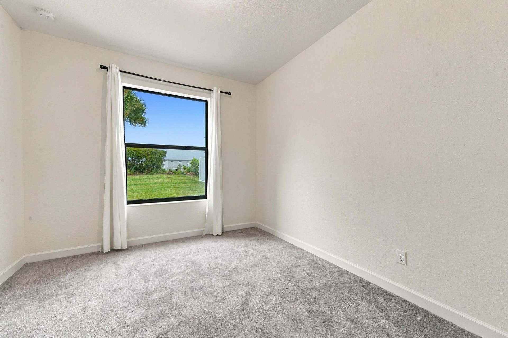Downstairs Bedroom1