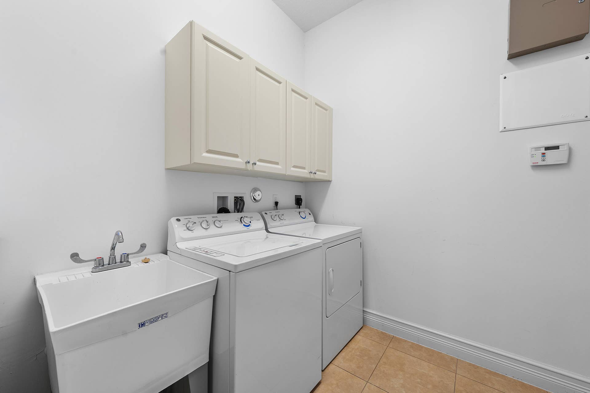 8711 Sunbeam Mountain Terrace, Boynton Beach, FL 33473 Laundry Room