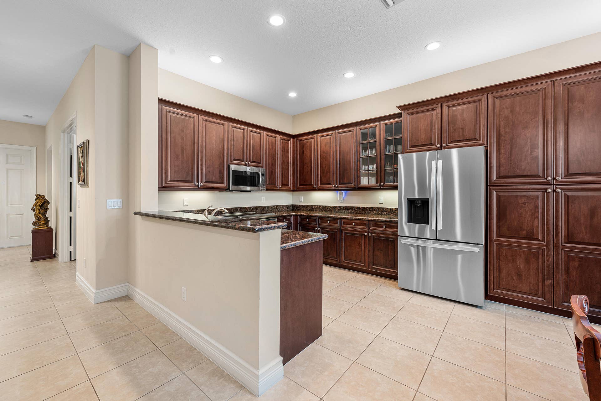 8711 Sunbeam Mountain Terrace, Boynton Beach, FL 33473 Wood Cabinets & Granite Counters