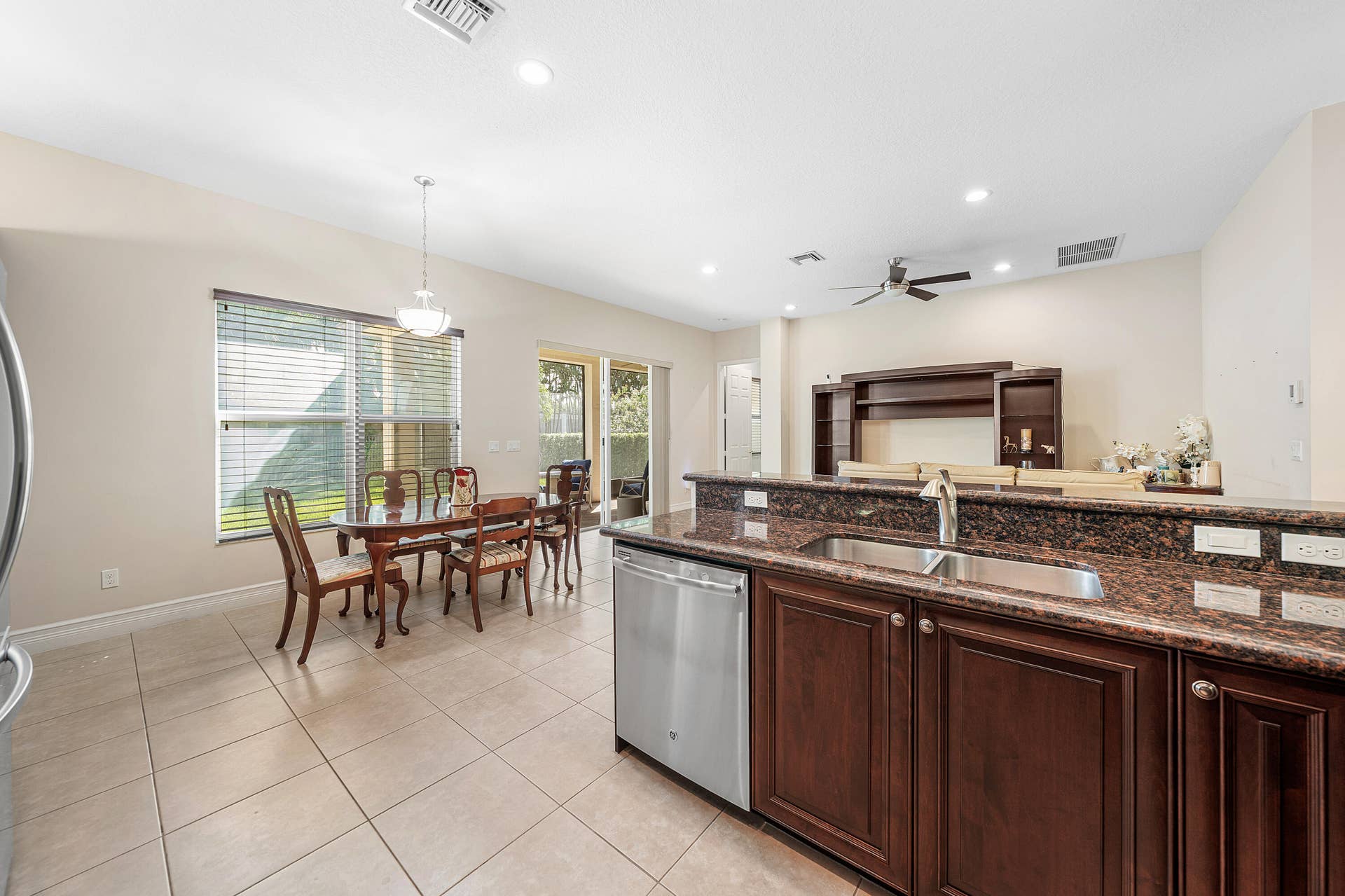 8711 Sunbeam Mountain Terrace, Boynton Beach, FL 33473 Snack Bar