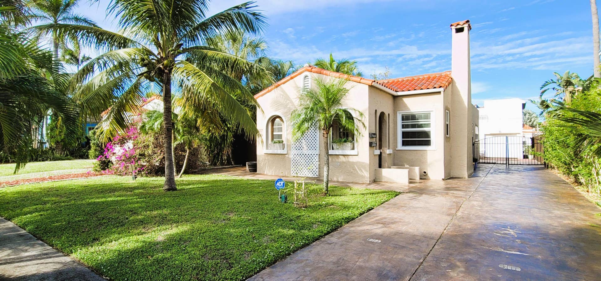 517 31st Street, West Palm Beach, FL 33407 FRONT OF HOME