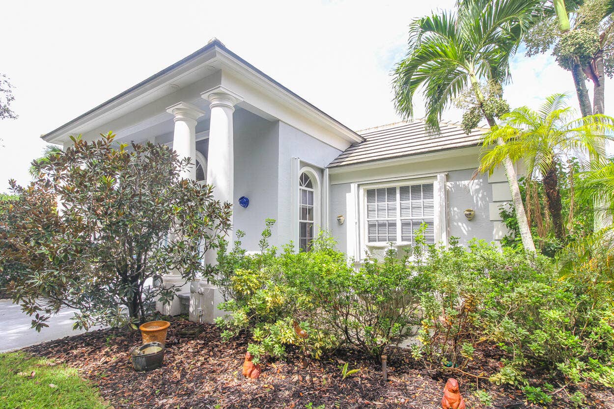 6815 CYPRESS COVE Circle, Jupiter, FL 33458 Entrance